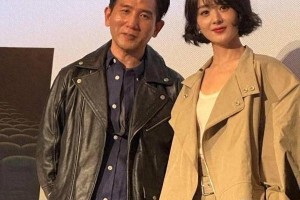 赵丽颖离婚后事业腾飞，与导演遛娃引热议