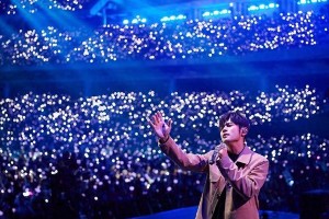 周杰伦2025三亚演唱会：万人合唱引爆青春回忆