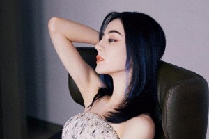 迪丽热巴晒巨型勺子引争议，吃货人设再受质疑