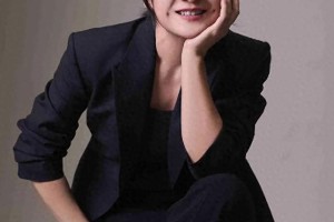 贾玲新片《转念花开》官宣：挑战传销题材，张小斐杨紫加盟