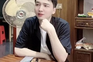 邓博认亲后晒童年照：养父母的爱与亲生父母的牵挂