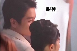 刘亦菲陈晓颁奖礼互动引热议，离婚后状态大不同