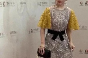 杨紫容貌变化引热议：自然蜕变还是医美助力？
